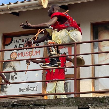 Koi Koi, Fort Portal Kasusu Екстериор снимка