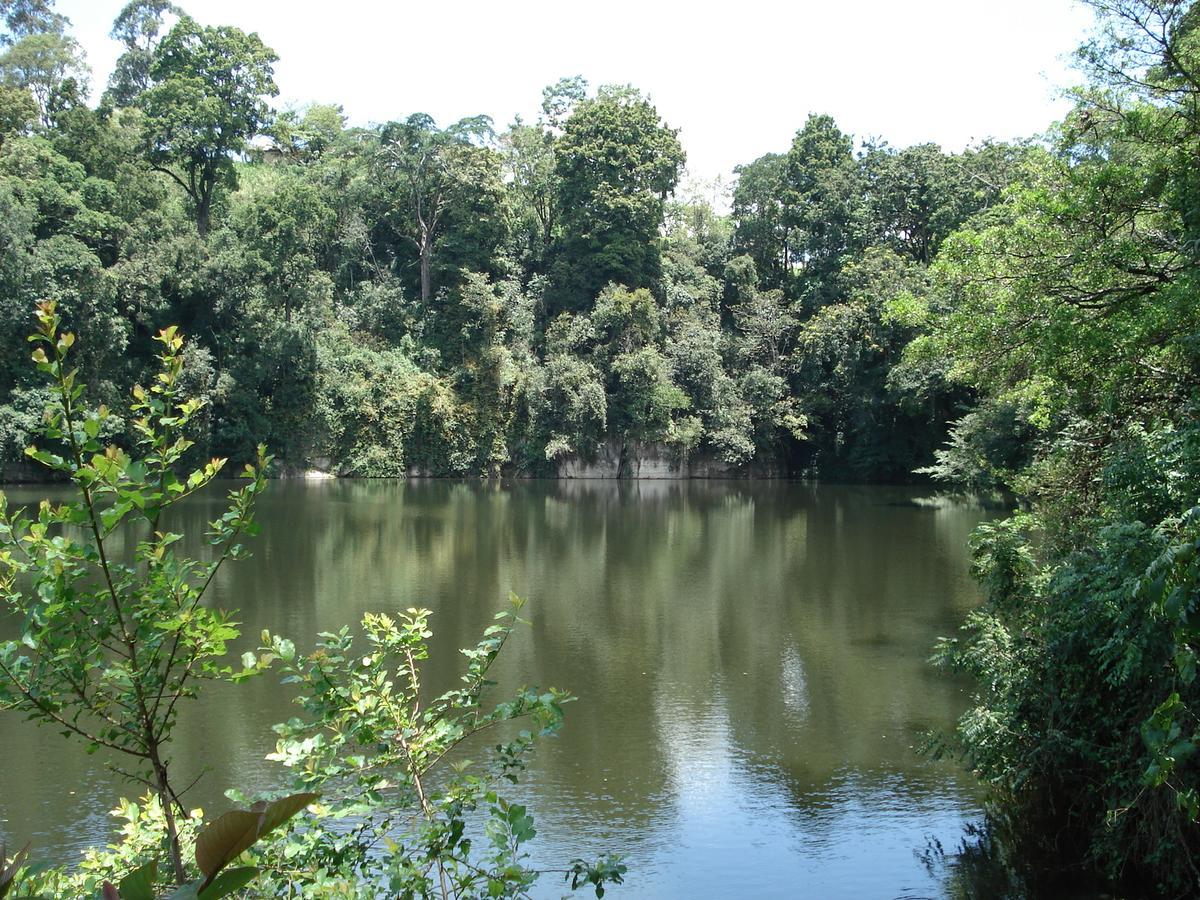 Koi Koi, Fort Portal Kasusu Екстериор снимка