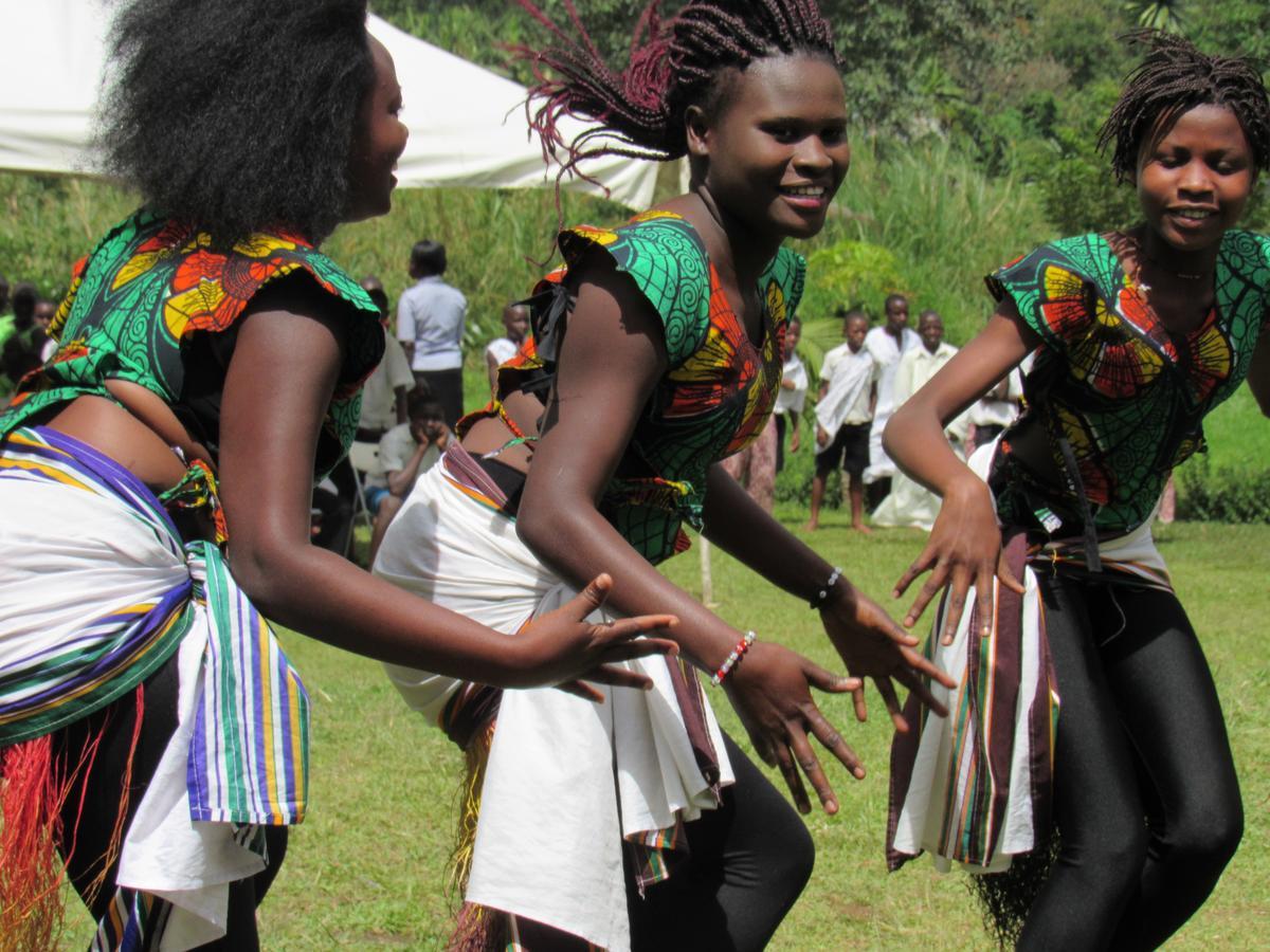 Koi Koi, Fort Portal Kasusu Екстериор снимка